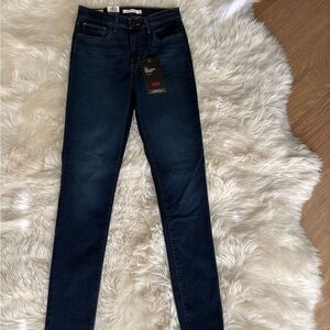 NWT Levi's Women's 721 high rise skinny jeans Chelsea Eve  Indigo 28